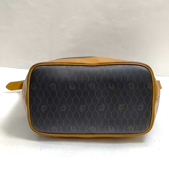 Christian Dior Leather Shoulder Bucket Bag w/ matching pouch. Honeycomb Line - Picture 5 of 10